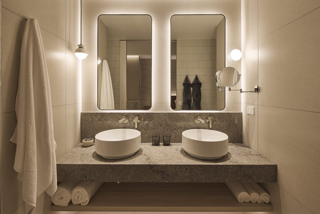 Rydges Deluxe Suite - Image 3